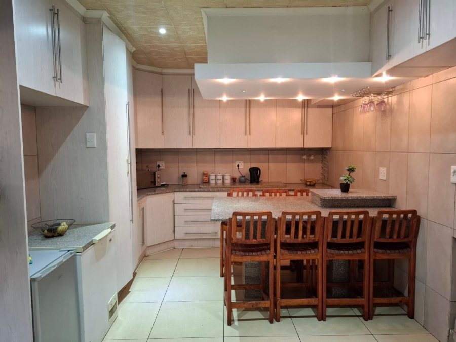 6 Bedroom Property for Sale in Uitsig Free State